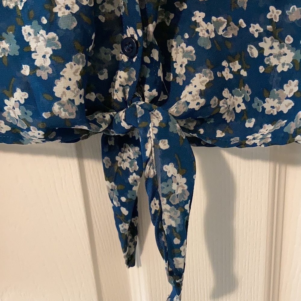 Sheer poly button down - Picture 3 of 6